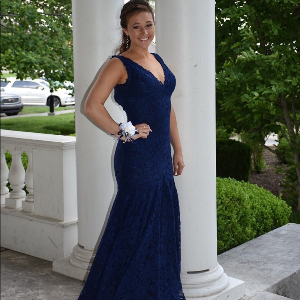 PROM DRESS - Picture 2 of 5
